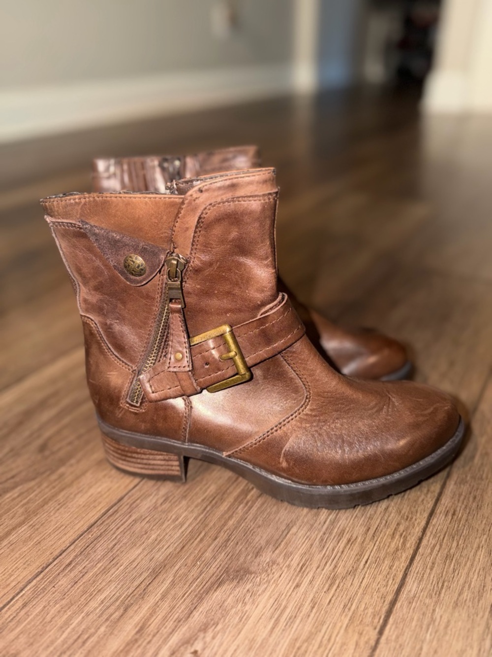Earth Brown Leather Ankle Boots size 8 - Picture 2 of 4